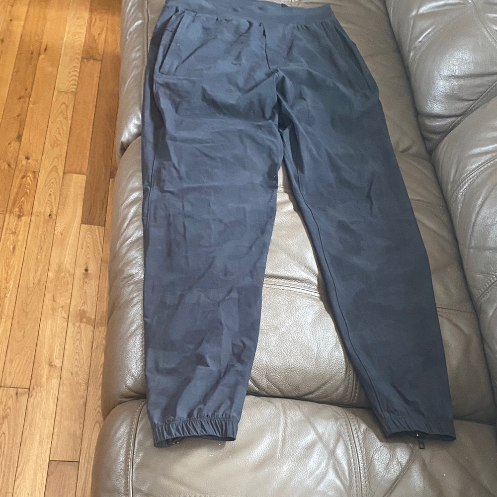 lululemon men’s black camo Joggers